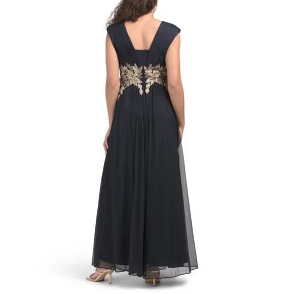 Betsy & Adam V-Neck Cap Sleeve Floral Applique Bodice A-Line Gown 4 NWT - Picture 3 of 13